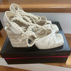 Vince Camuto Women's Tan Wedge Sandals VP Paddge